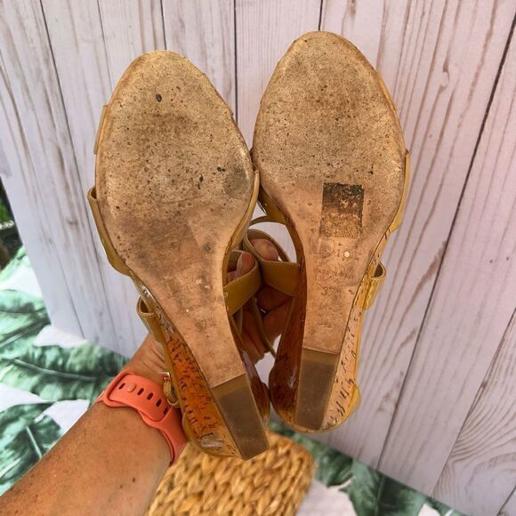 CHRISTIAN DIOR Buff Patent Leather Wedge Sandal - Picture 8 of 16